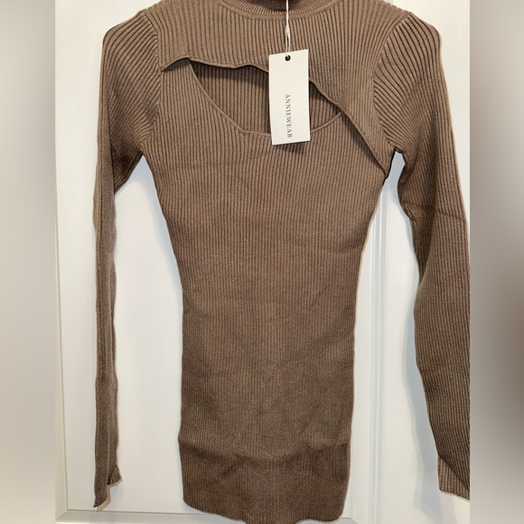 Anniewear Tops - Taupe rubbed  open‎ front NWT tan ribbed pull on top